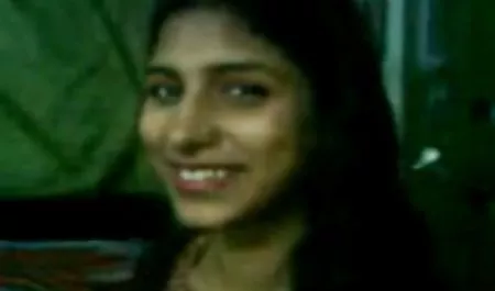 Atisha கவர்ச்சியாக மற்றும் செக்ஸ் முதிர்ந்த அண்டை குறும்பு பயிற்சி