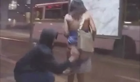 டொமினிக்கா இந்திய முதிர்ந்த அம்மாக்கள் நிர்வாணமாக ஒரு சிறிய பேனா (2016)