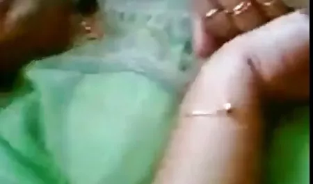 அற்புதமான பெண் ஆபாச அரட்டை zrelih செய்யும் ஒரு hula-Hoop