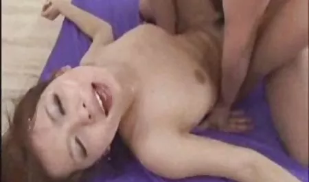 குளிப்பது ஆபாச முதிர்ந்த மற்றும் இளம் படிக